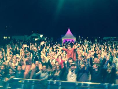 The Crowd for Cut Capers and I at Tiverton balloon & mucis Festival